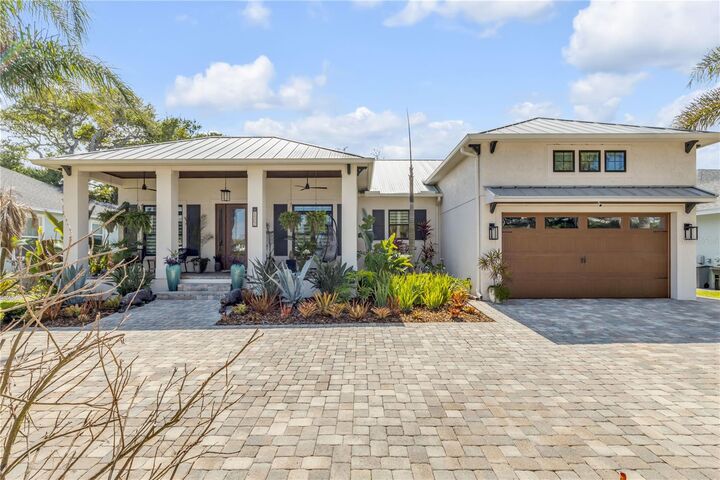 Property Photo: 1502 Saxon Drive FL 32169
