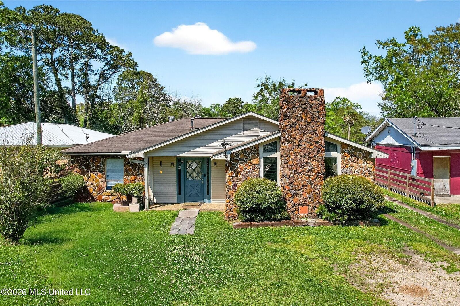 Property Photo:  2003 Ray Avenue  MS 39567 