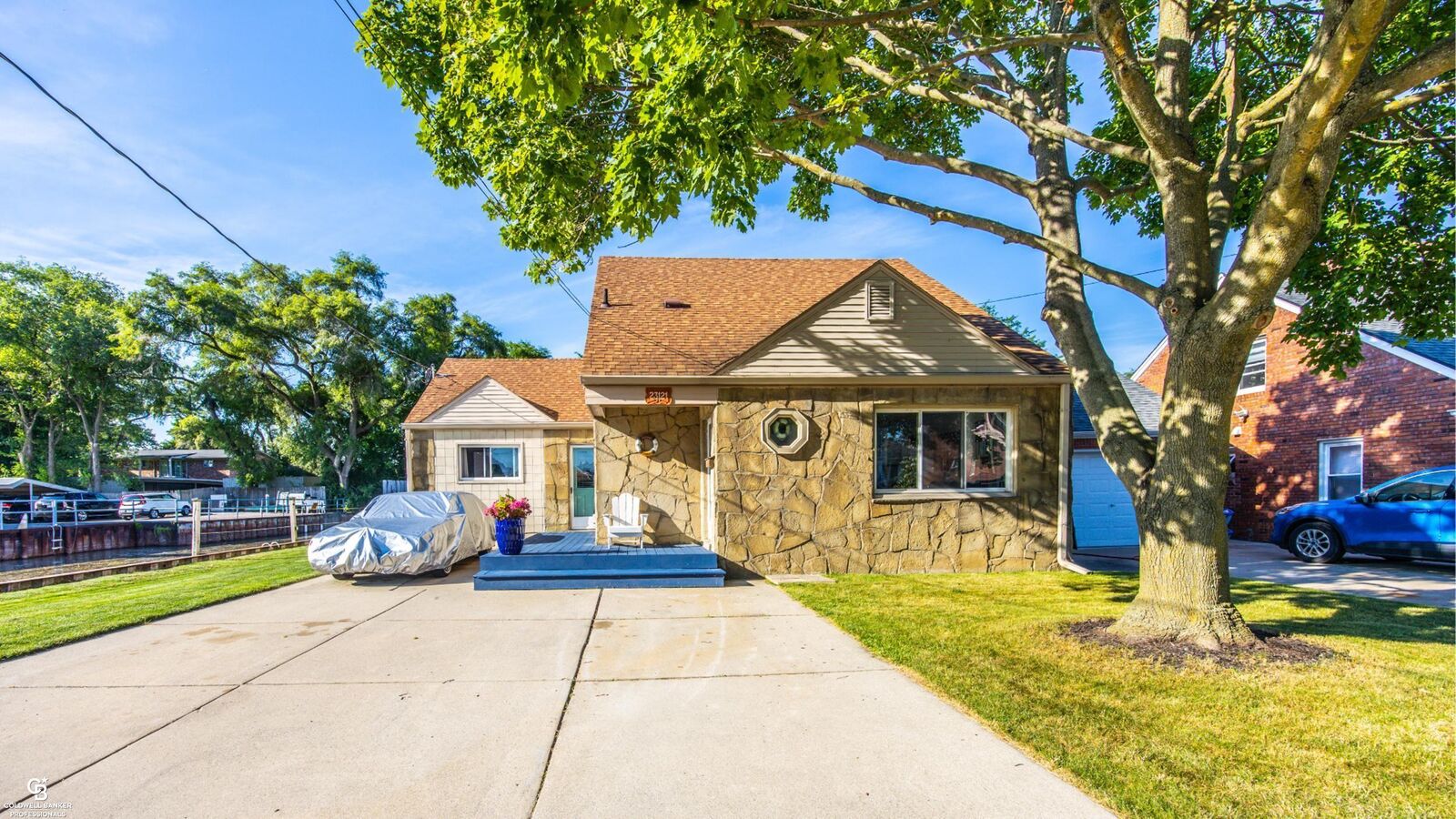 Property Photo:  23121 Liberty Street  MI 48080 