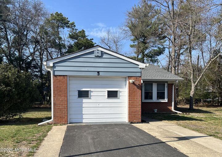 Property Photo:  5 Revere Court  NJ 08759 