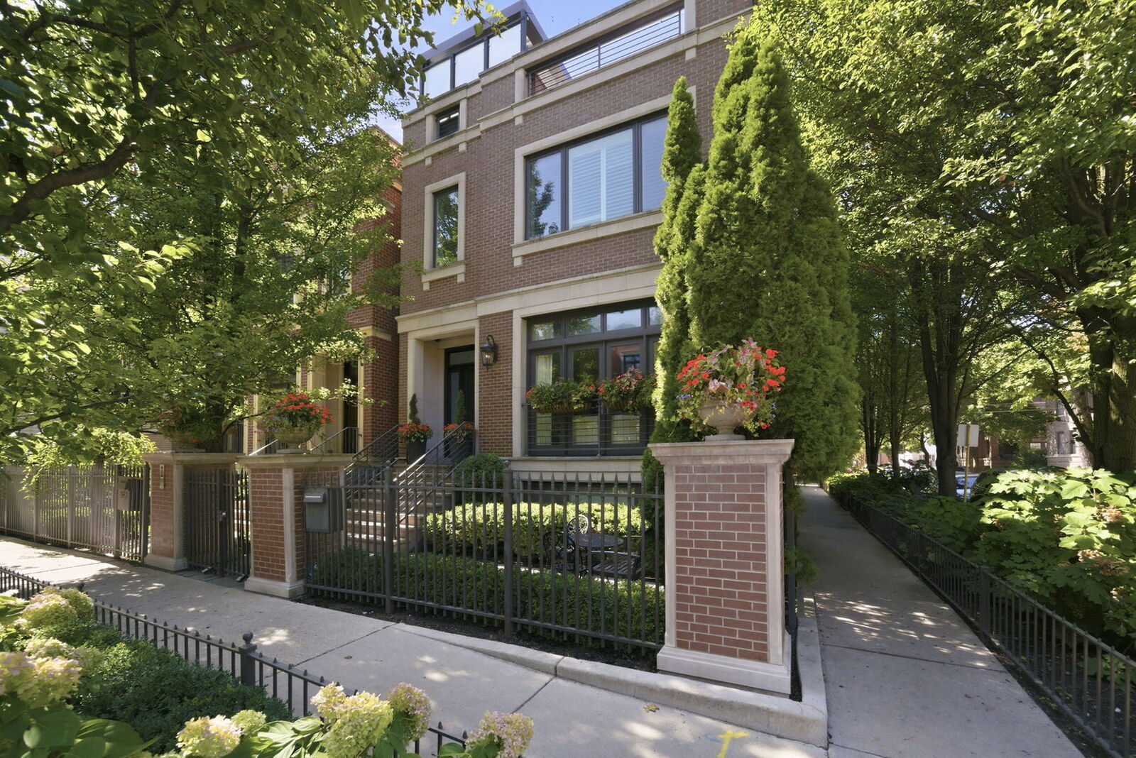 Property Photo:  2658 N Mildred Avenue  IL 60614 