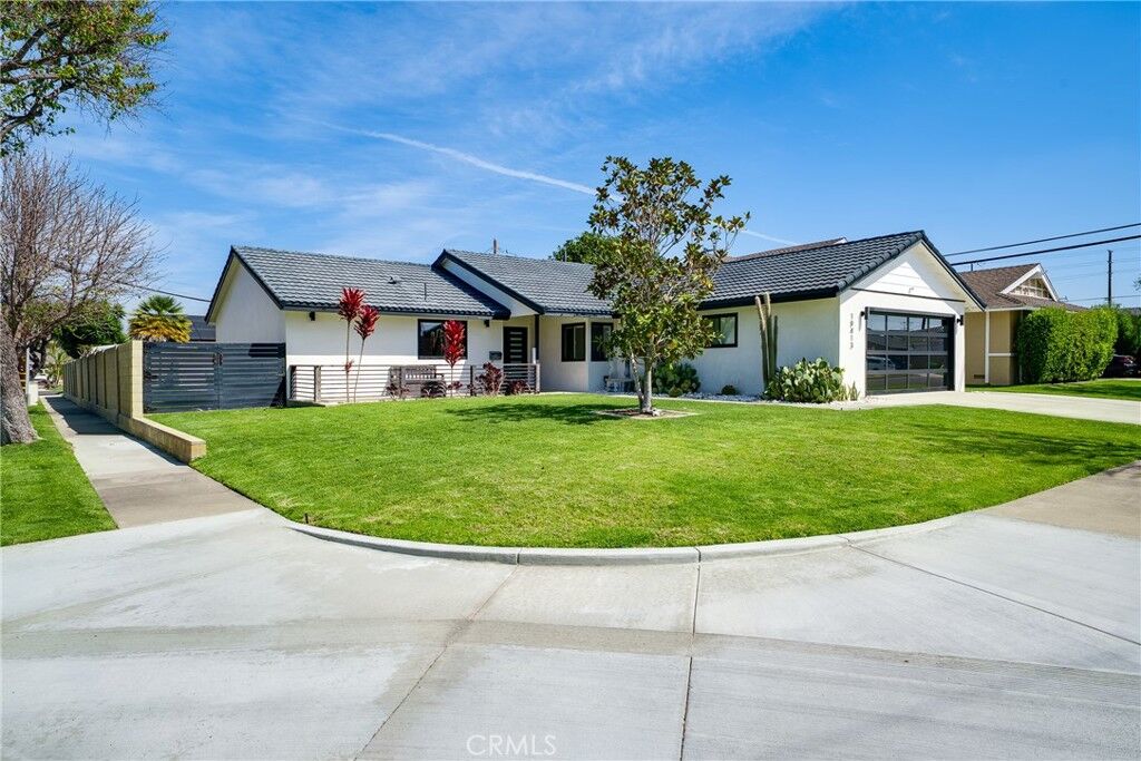 Property Photo:  10413 Egret Avenue  CA 92708 