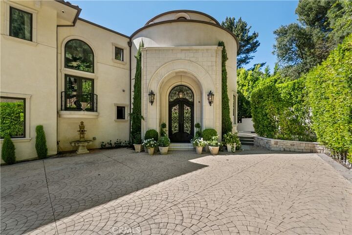 Property Photo:  1210 Chantilly  CA 90077 