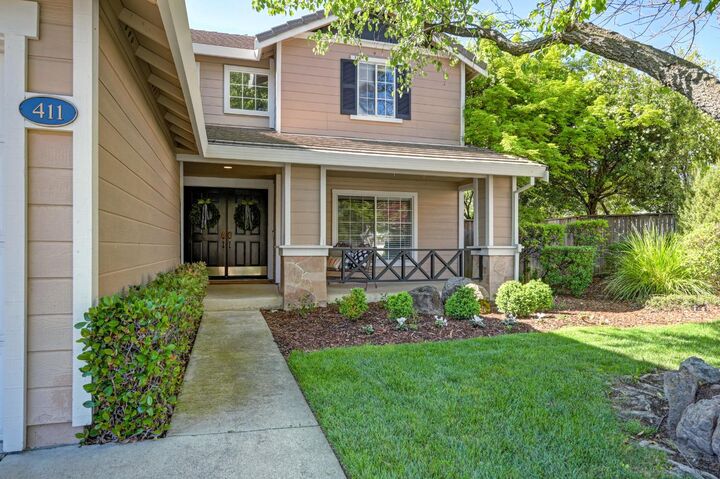 Property Photo: 411 Villeroy Court CA 95746