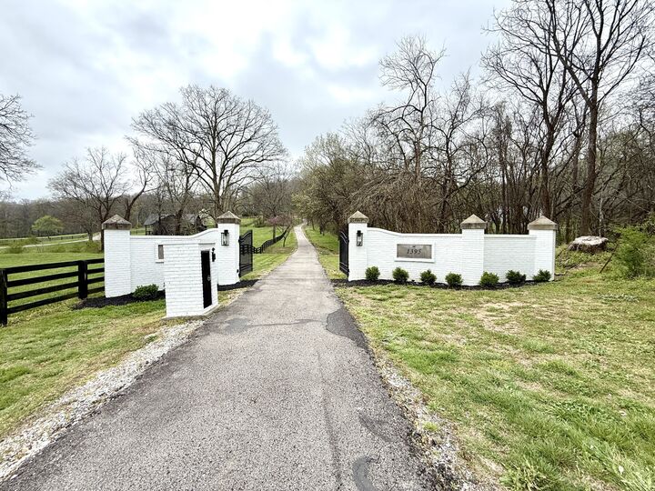 Property Photo: 1395 Roy Sellers Rd TN 38401