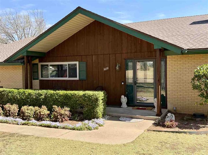 Property Photo:  1609 Blake  OK 74604 