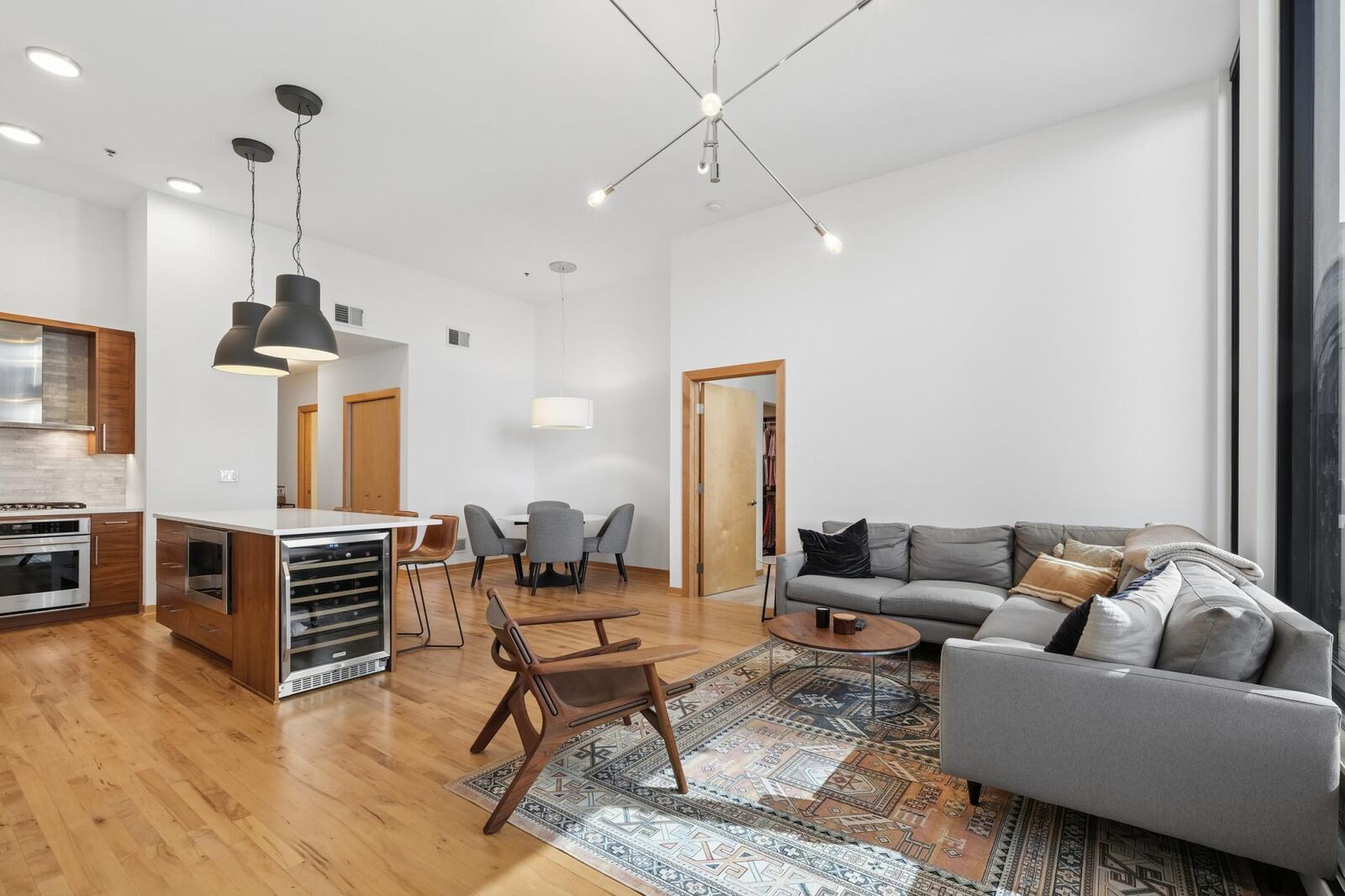 Property Photo:  1240 S 2nd Street 109  MN 55415 
