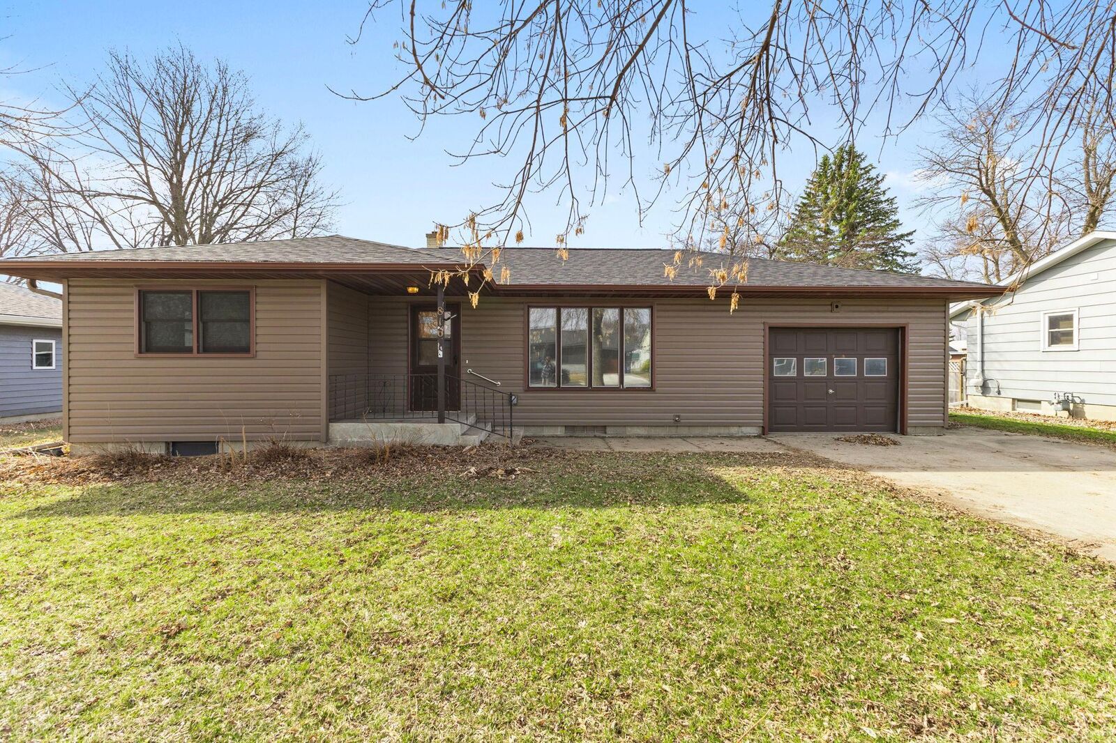 Property Photo:  816 W Chandler Street  MN 55307 