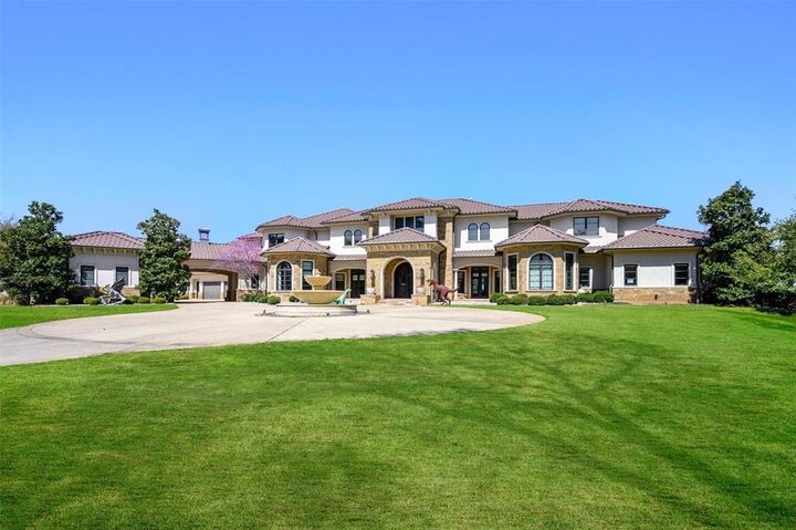 Property Photo:  940 W Dove Road  TX 76092 