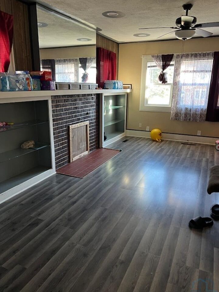 Property Photo:  921 34th St  IA 51104 