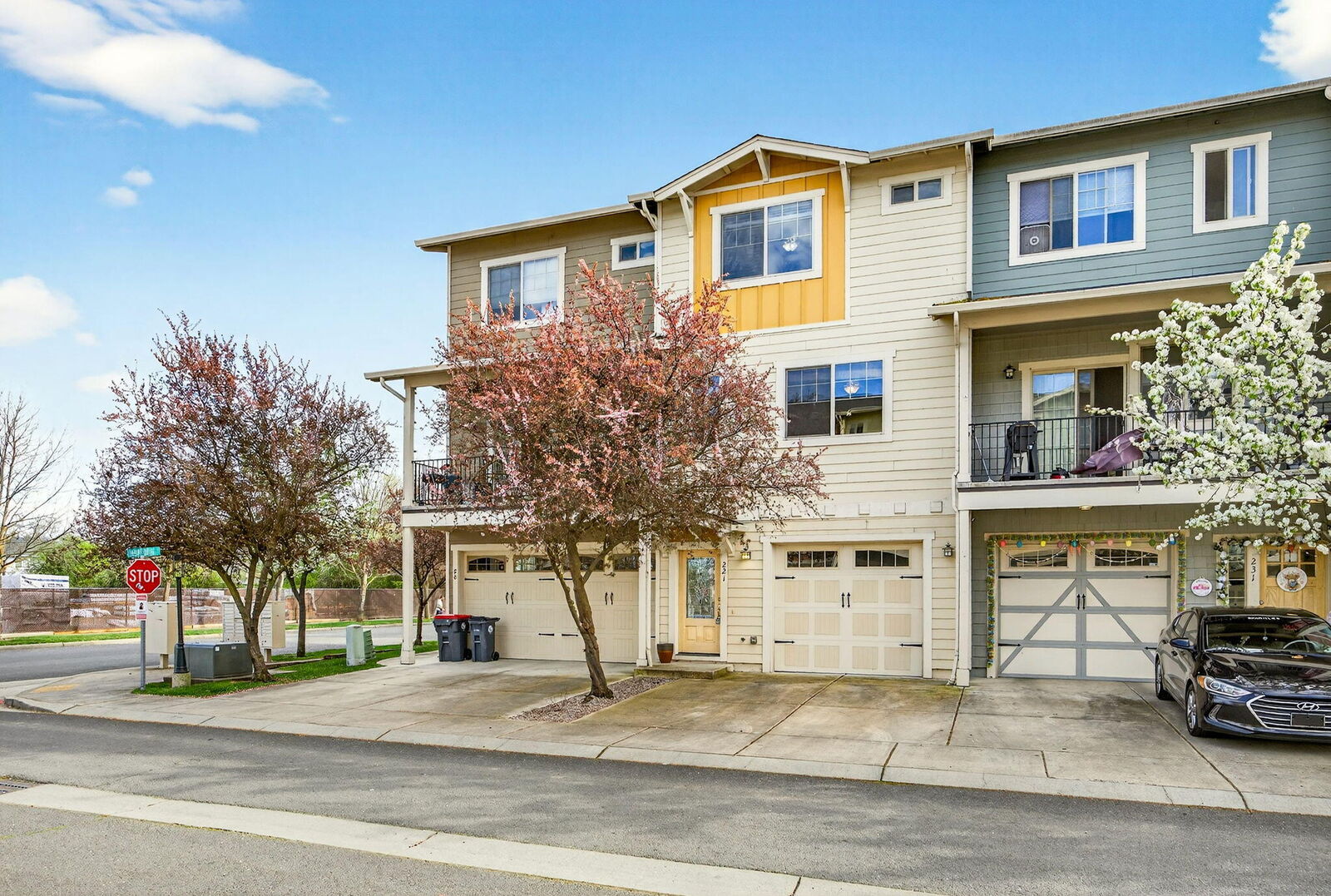 Property Photo:  221 Cherry Bark Lane  OR 97501 