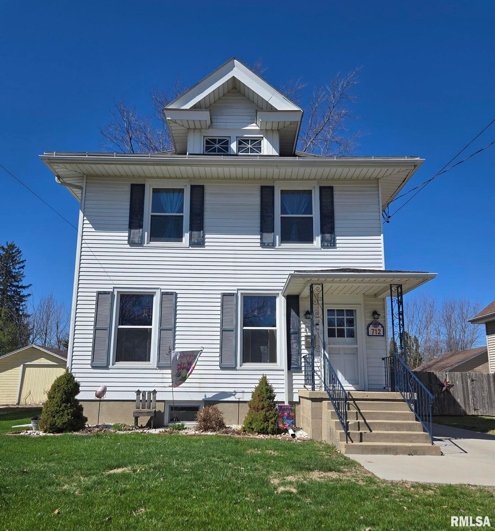 Property Photo: 712 Maple Avenue IL 61401