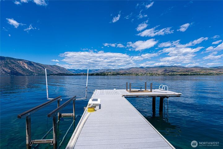 Property Photo: 4620 South Lakeshore Rd. WA 98816