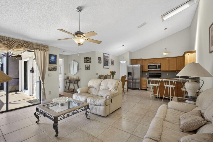 Property Photo: 5662 Golden Eagle Circle FL 33418