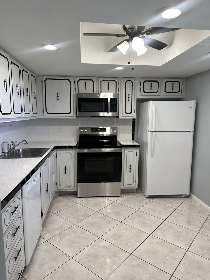 Property Photo:  2600 NE 1st Lane 418  FL  