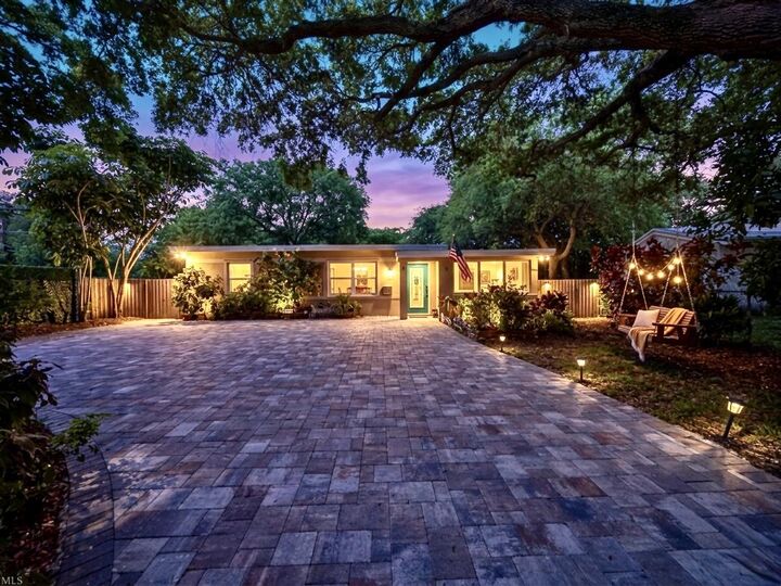 Property Photo:  8 Edmund Road  FL 33023 