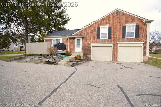 Property Photo: 1141 Pine Ridge Court MI 48306