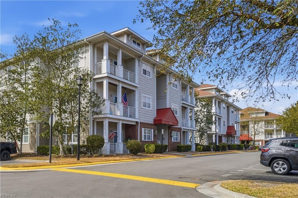 Property Photo:  5201 Nuthall Dr 301  VA 23455 
