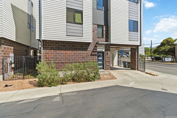 Property Photo:  303 W Cypress Unit 101  TX 78212 