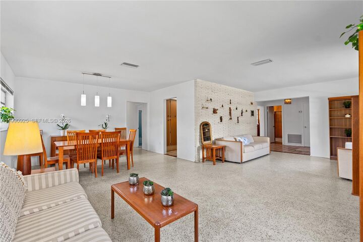 Property Photo: 4800 SW 64th Ave FL 33155