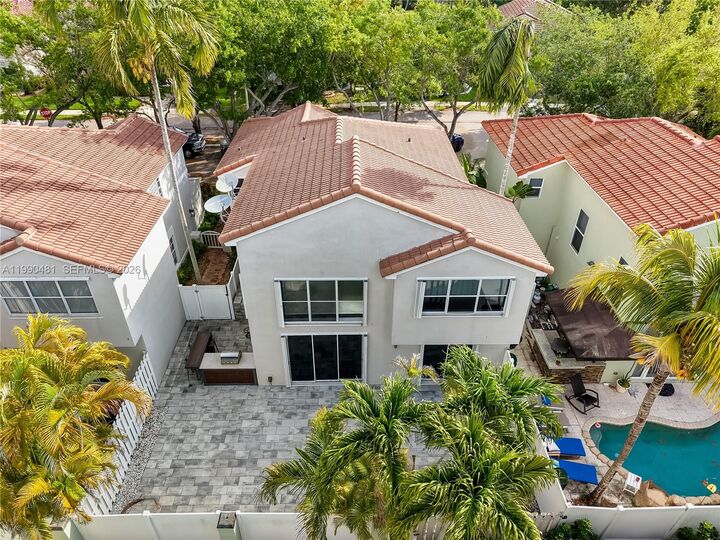 Property Photo:  876 Garnet Cir  FL 33326 