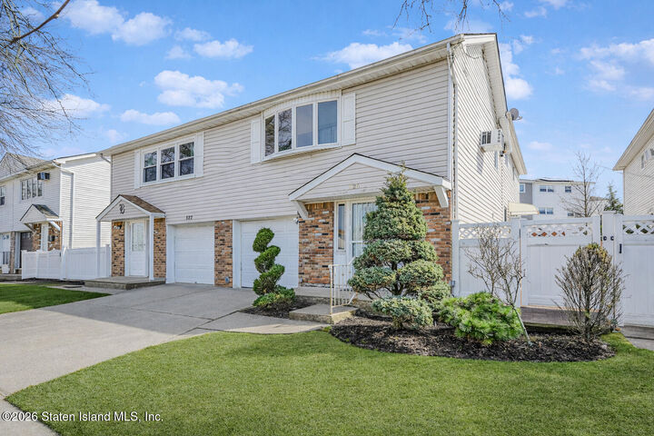 Property Photo:  526 Leverett Avenue  NY 10308 