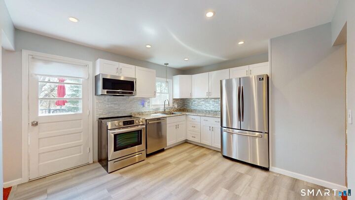 Property Photo: 19 Highview Terrace CT 06082