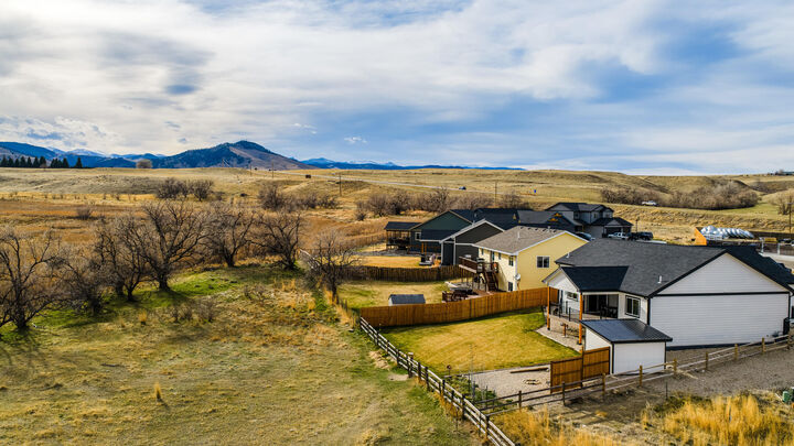 Property Photo:  313 Rendezvous Street  WY 82834 