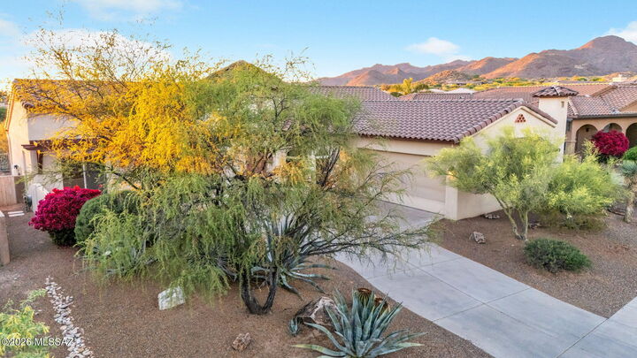 Property Photo: 12925 N High Hawk Drive AZ 85658