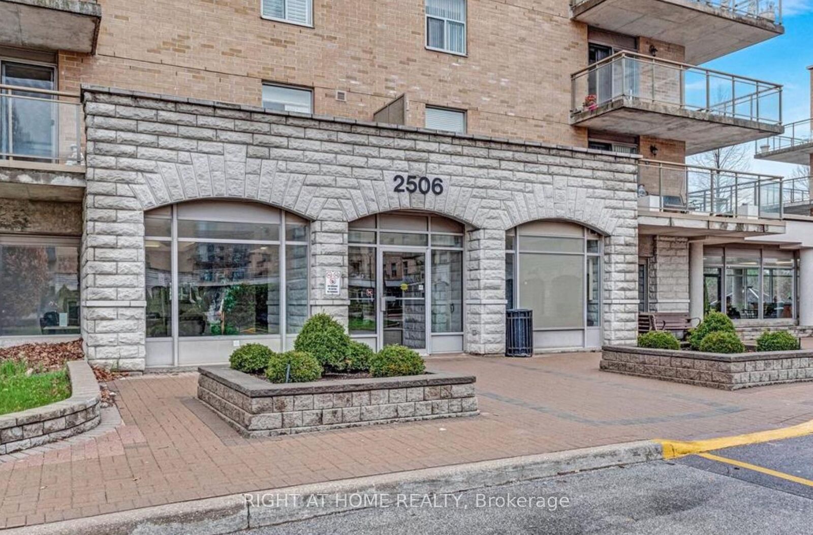 Property Photo: 2506 Rutherford Road 501 ON L4K 5N4