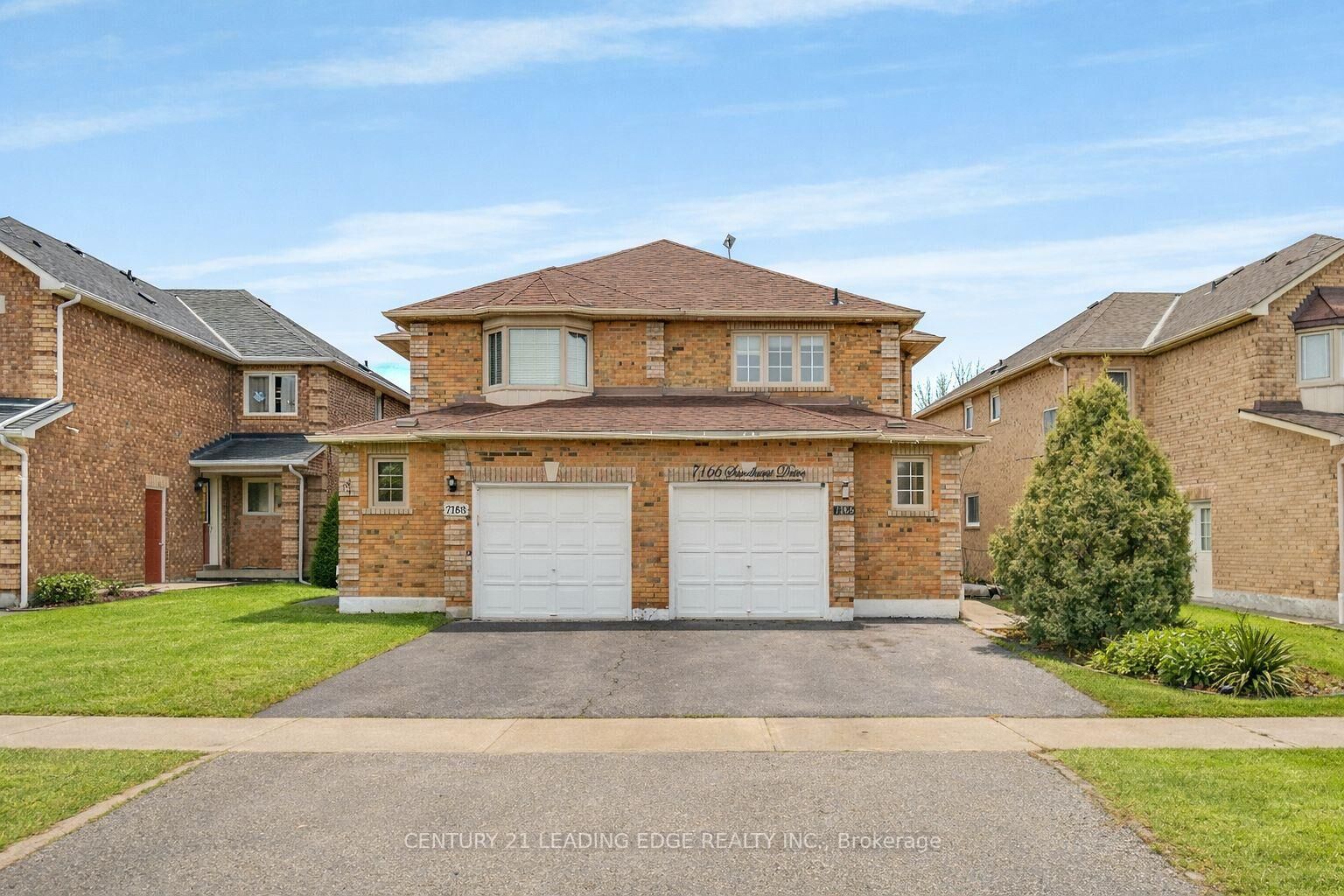 Property Photo:  7166 Sandhurst Drive  ON L5N 7H1 