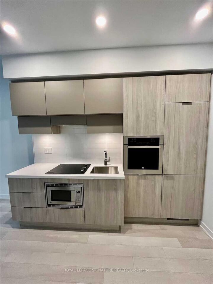 Property Photo: 39 Roehampton Avenue 308 ON M4P 0G1