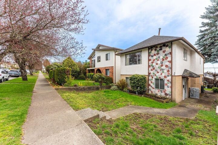 Property Photo: 36 E 60th Avenue BC V5X 1Z6
