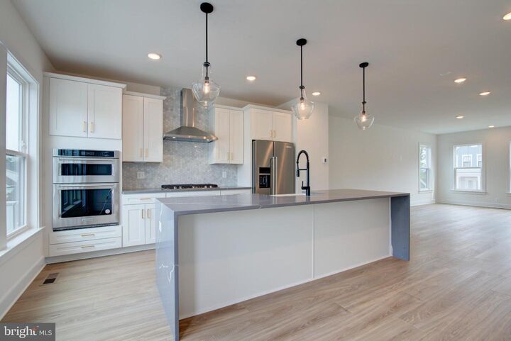 Property Photo:  42609 Houdini Rest Ter  VA 20176 