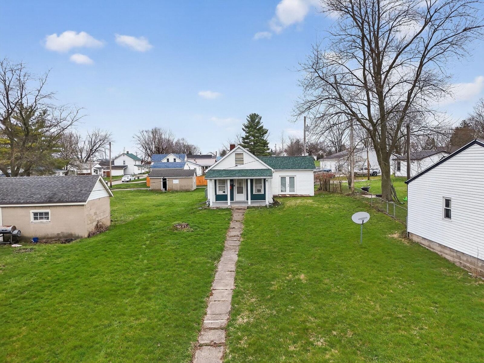 Property Photo:  328 W Light Street  OH 43078 