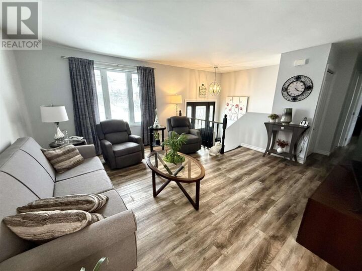 Photo de la propriété:  75 Copernicus Dr  ON P6A 6H3 