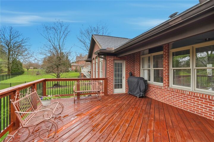 Property Photo: 555 Heatherwoode Circle OH 45066