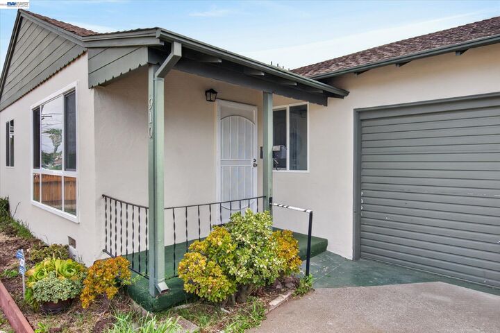 Property Photo:  910 Miller Ave  CA 94591 