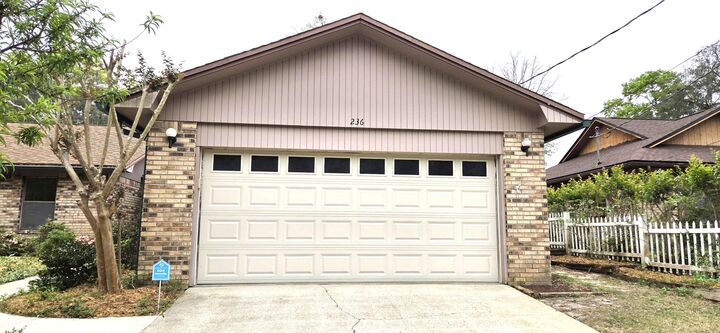 Property Photo: 236 Karen Court FL 32578