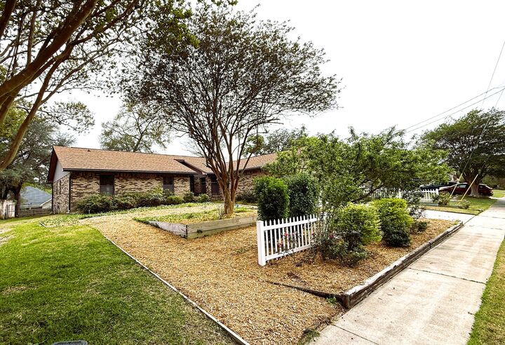 Property Photo:  236 Karen Court  FL 32578 