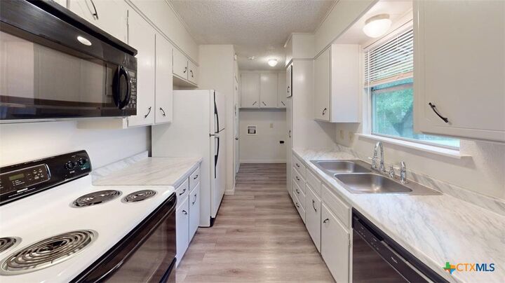 Property Photo: 1804 Clarawood Drive TX 76549