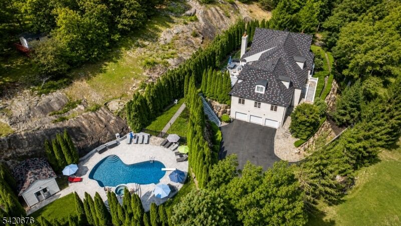 Property Photo:  49 Cherokee Ct  NJ 07871 