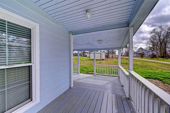 Property Photo: 170 Mesa Verde TX 77351