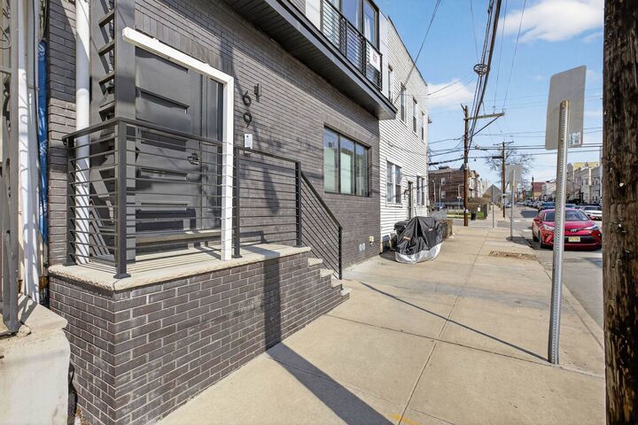 Property Photo:  69 Hancock Ave 1  NJ 07307 