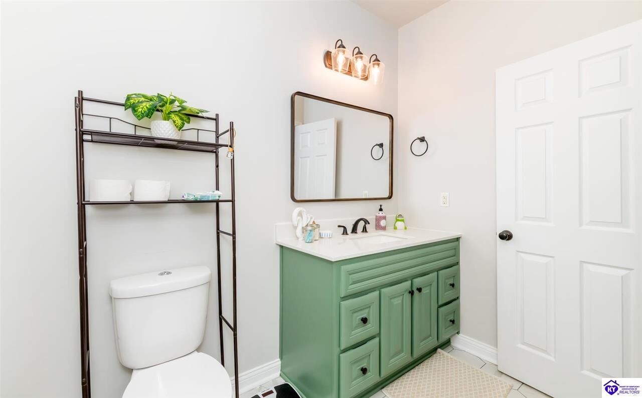 Property Photo:  350 Vineland Place Drive  KY 40175 