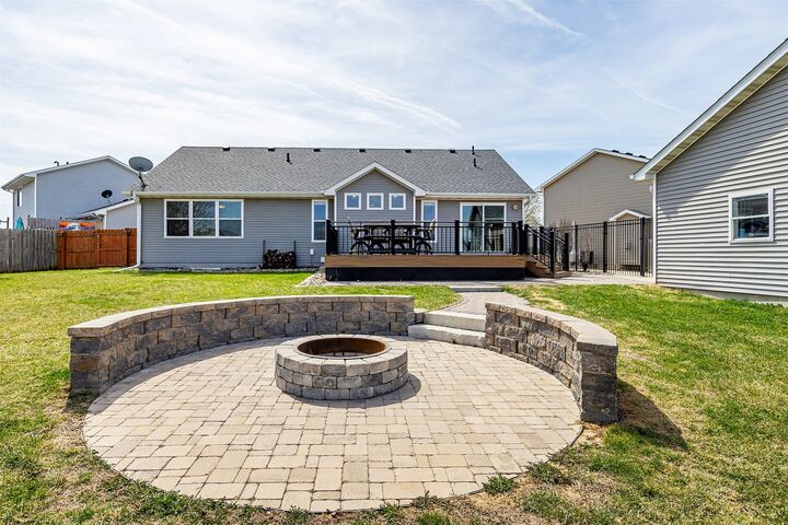 Property Photo:  5890 Scenic View Drive  IA 50327 