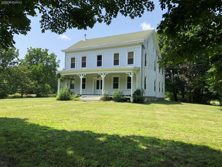 Property Photo:  181 Huguenot Street  NY 12561 