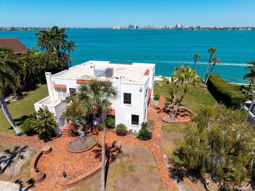 Property Photo:  679 Norsota Way  FL 34242 