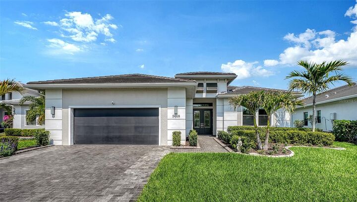 Property Photo: 5018 Surfside Circle FL 34211