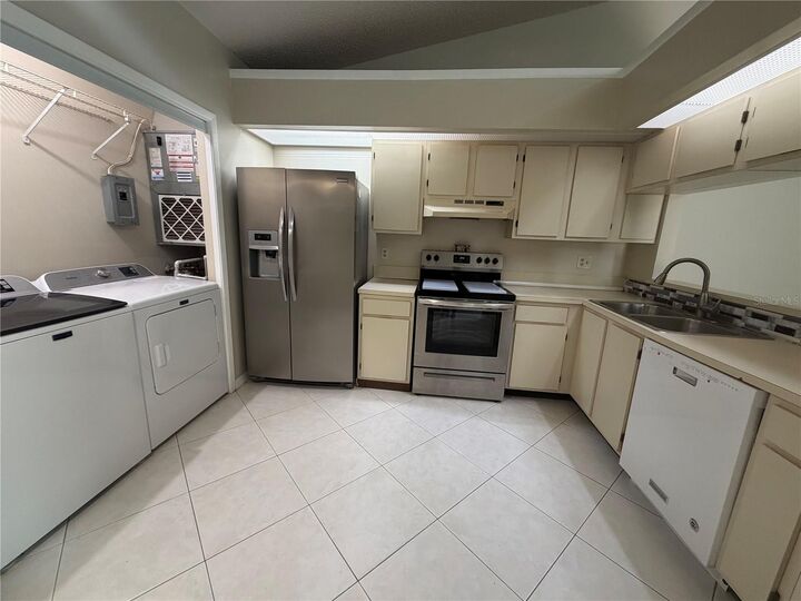 Property Photo: 623 Red Oak Circle 121 FL 32701